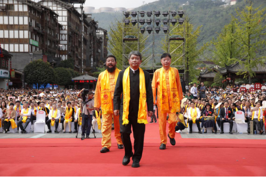 茅台镇的精气神，骨子里很本分