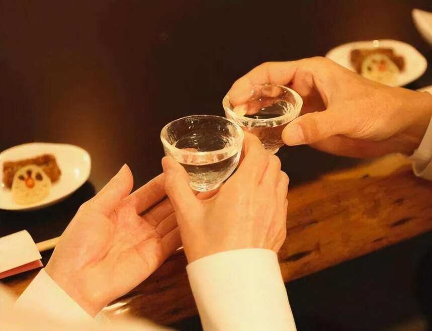 在河南的酒桌上，一条鱼能喝108杯？“鱼头酒”你知道多少？