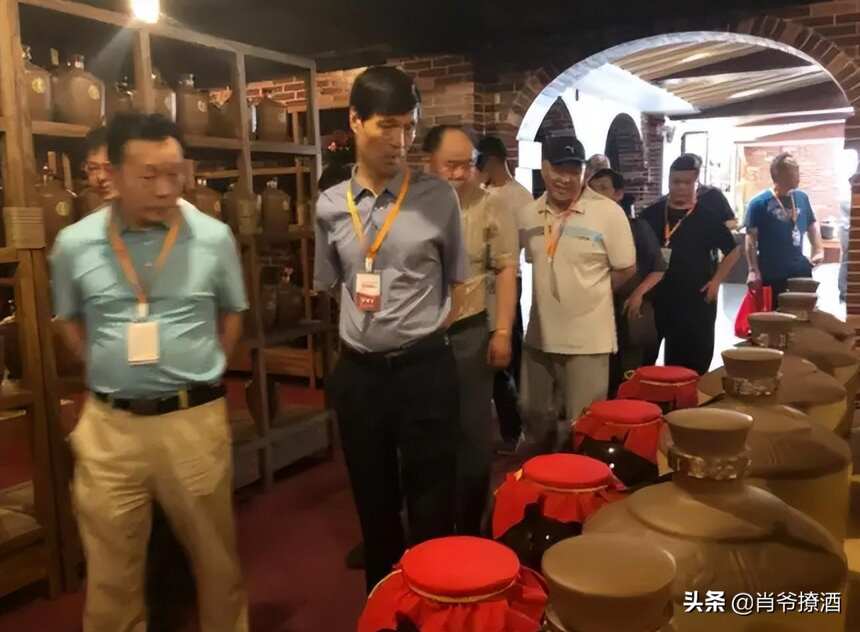 茅台曾拜它为师，如今却破产倒闭，昔日酒王是怎么作死的？