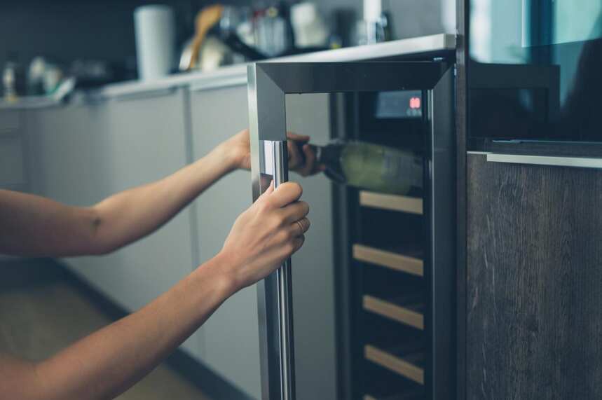 酒放在冰箱里如何达到最佳适饮温度？