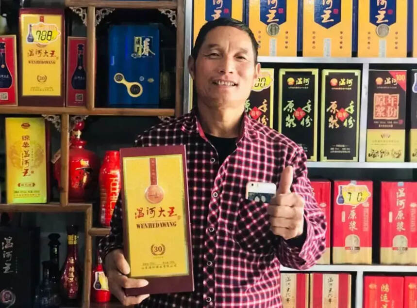探访“温和销冠”卢京林——“中国最会写诗的超市老板”