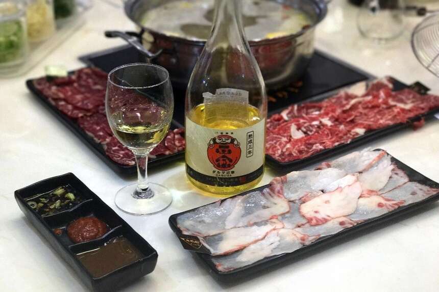 除了日本菜以外，清酒还能搭配汕头牛肉火锅！