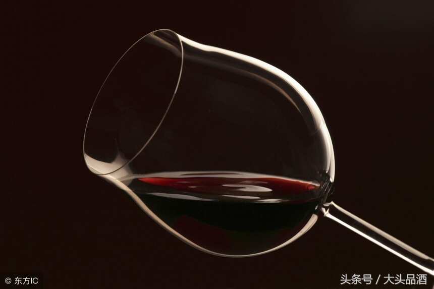 成为上流人士必不可少的步骤；品鉴葡萄酒·从摇杯开始！