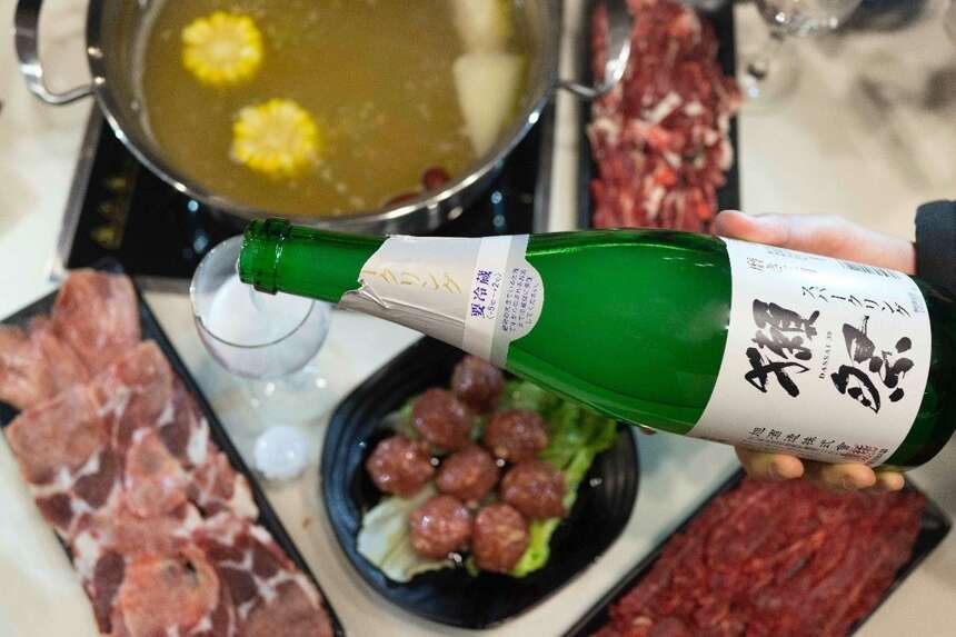 除了日本菜以外，清酒还能搭配汕头牛肉火锅！