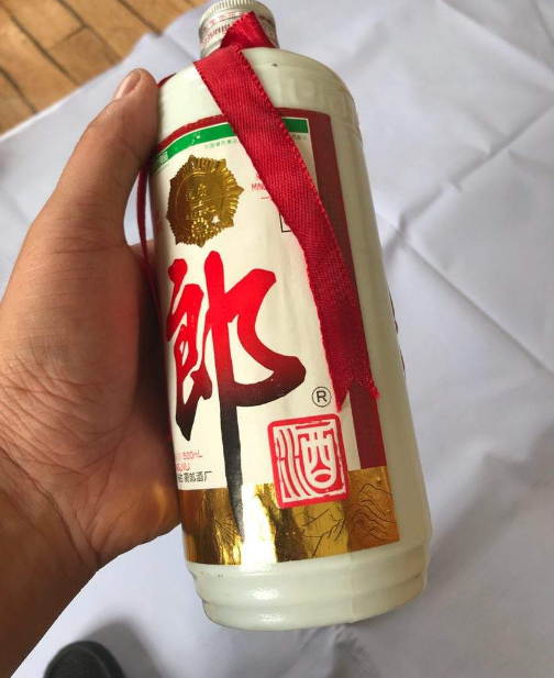 送200元左右的酒太小气？试试这4款，上档次口感好，还是纯粮酒