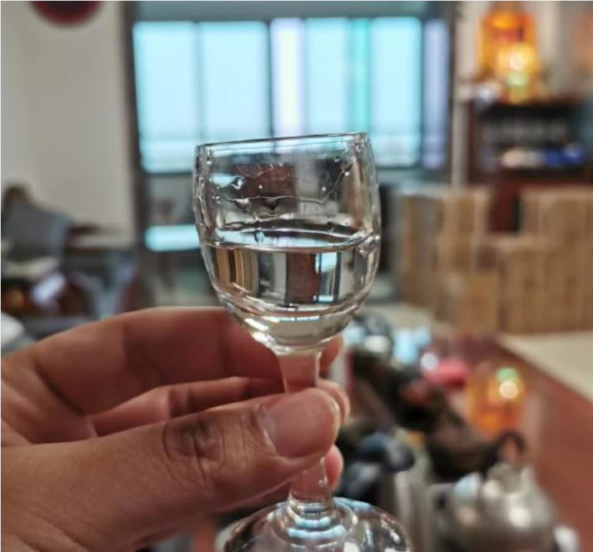 年轻人不会喝酒怎么办？看酒场老炮亲身传授，听完不得不佩服