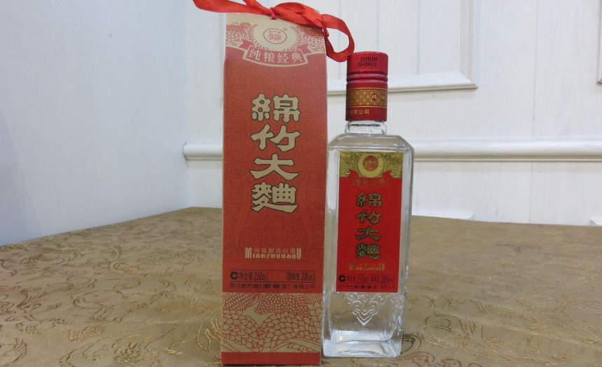 选酒不一定贵的才好，4款百元左右性价比高的白酒，多喝不吃亏