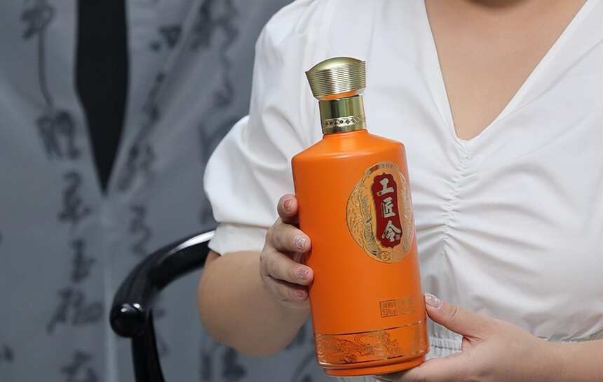 白酒的价格差异大？酿酒师道出真正原因……