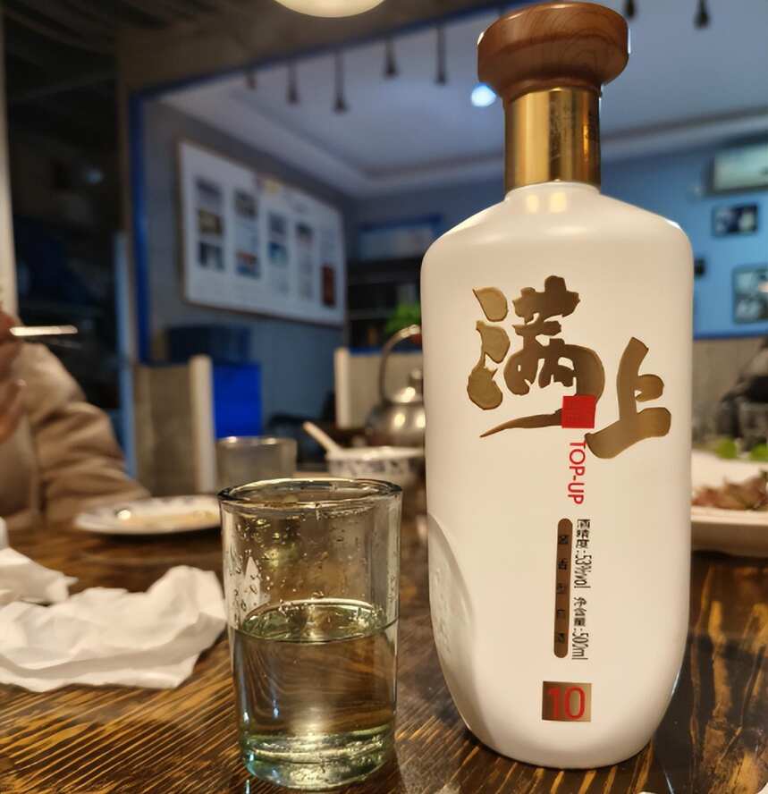 都是酒精勾兑酒，为何牛栏山能年销超百亿，登顶二锅头榜首？