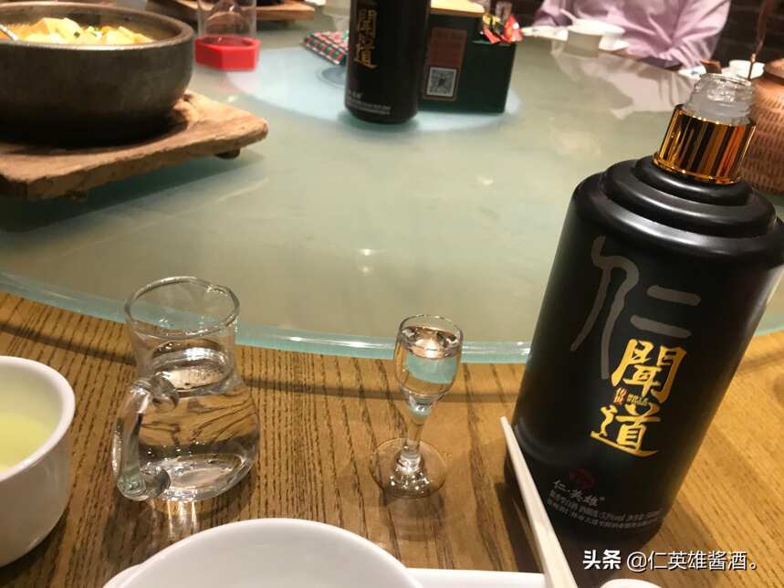 酒局从中过，醉意不沾身