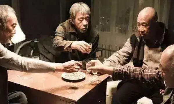 三两知己一杯酒，人生如此足矣