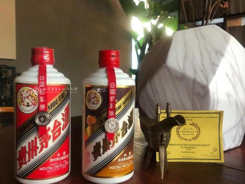 鉴藏｜同样是“铁盖”，这两款茅台酒的价值为何大不相同？