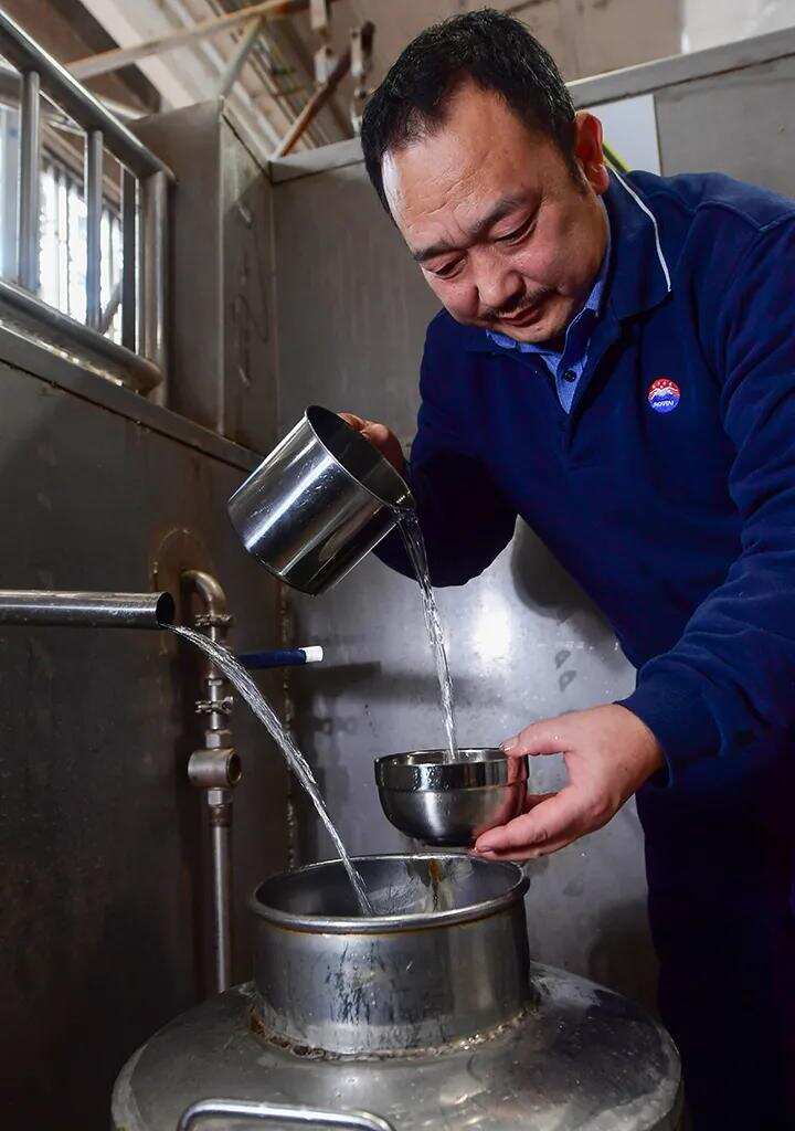 茅台酿新酒，茅台的传统酿造工艺探秘