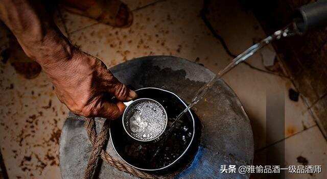 用食用酒精勾兑的白酒，到底能不能喝