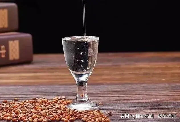 夏天喝啤酒好还是喝白酒好？都有啥禁忌？