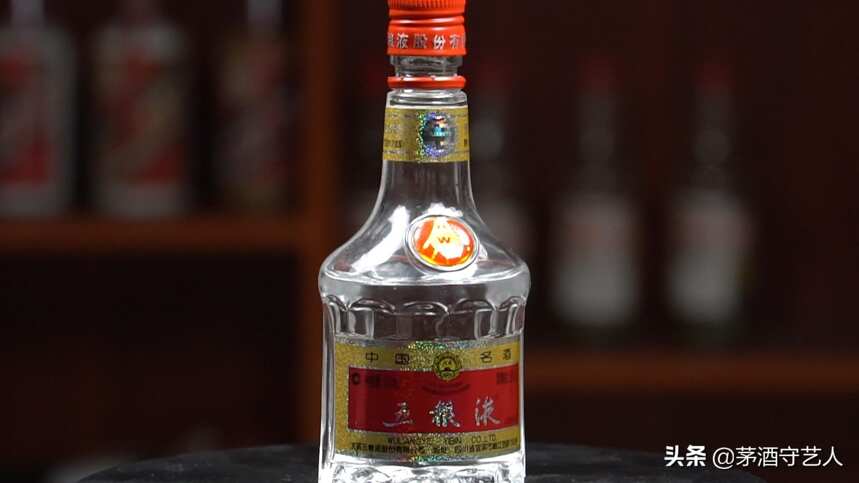 茅酒守艺人品酒：第七代水晶装五粮液