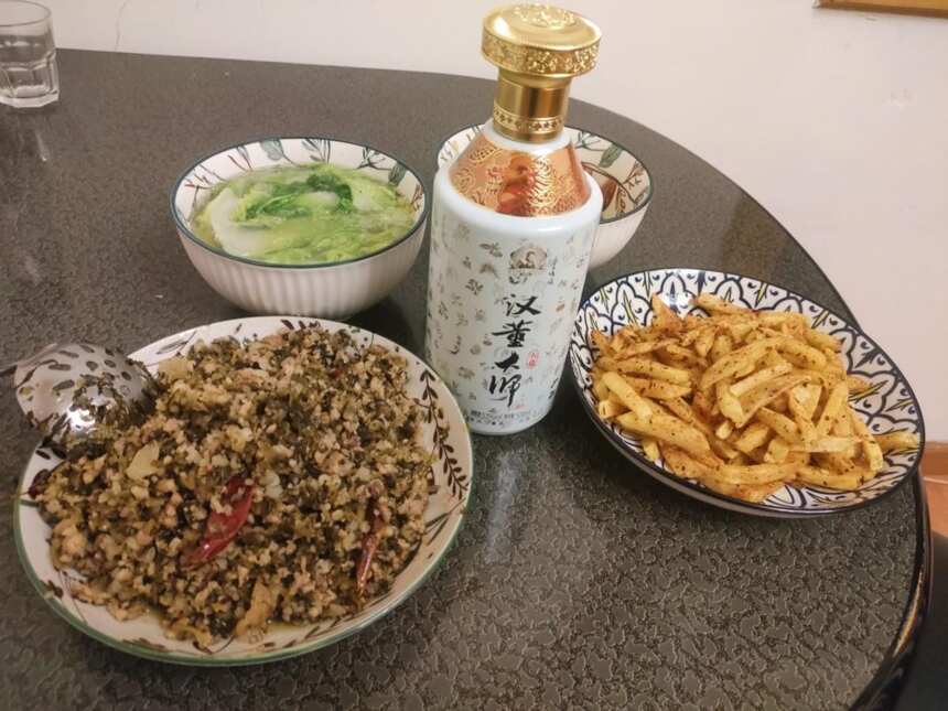 多年坚持“吃饭喝2两酒”的人，现在身体都怎样了？早知好处多