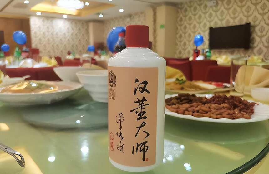 白酒配料表里水在第一位就不是纯粮酒？建议搞懂再买，不易吃亏