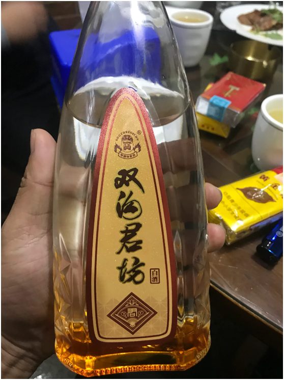 河南烟酒店老板喝过40种白酒后，对这5款情有独钟，你知道几款？