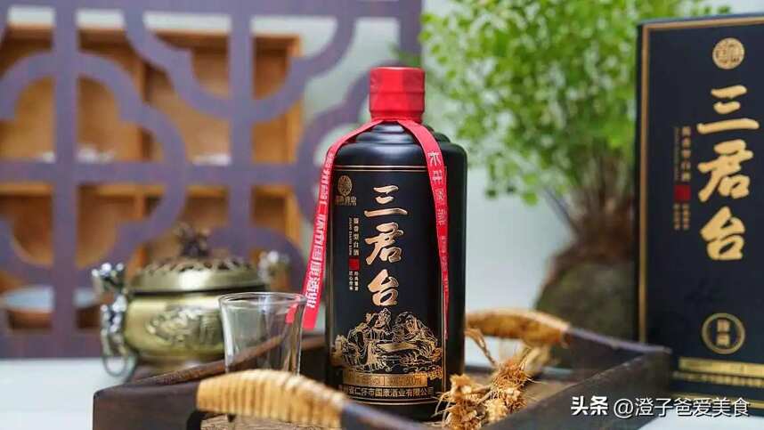 看世界杯，啤酒和烧烤才是标配？两位老战友却偏爱喝这2款白酒