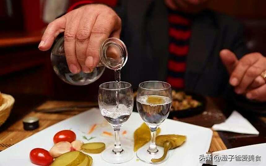 喝完酒经常口渴？66岁大爷：和酒的质量有关，你有过这样经历吗