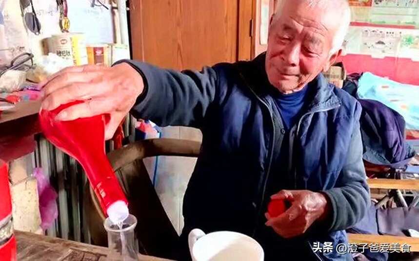 喝完酒经常口渴？66岁大爷：和酒的质量有关，你有过这样经历吗