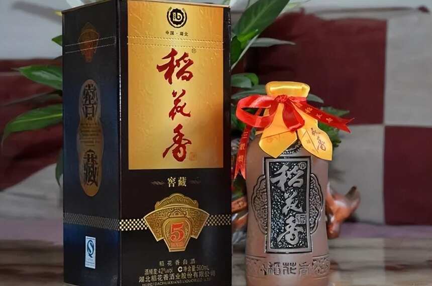 湖北人酒桌上不喝白云边，茅台，反对这5款酒很青睐，你喝过几款