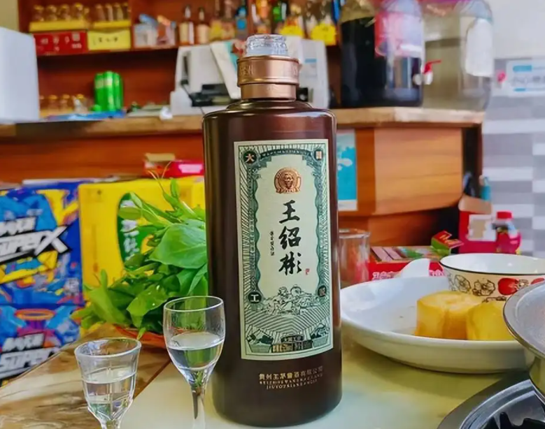 作为我国的酱香酒酿造大镇——茅台镇，是不是路边都能买到坤沙酒