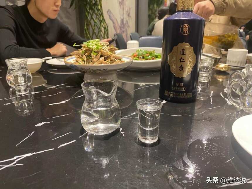 一旦碰到喝酒脸红的人，千万别再劝酒，内行人告诉你原因：别惹事