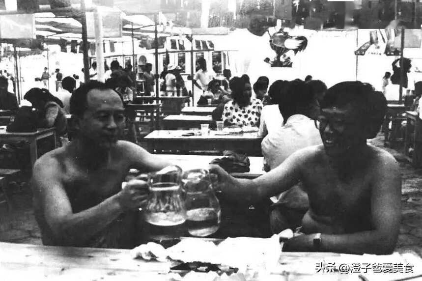 90年代那会，啤酒瓶子还能值个5毛钱，现在逐渐的 “分文不值”