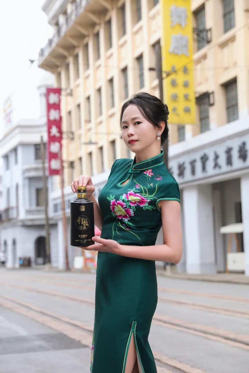 影视城定格美女 有数美酒一次跨时空之旅