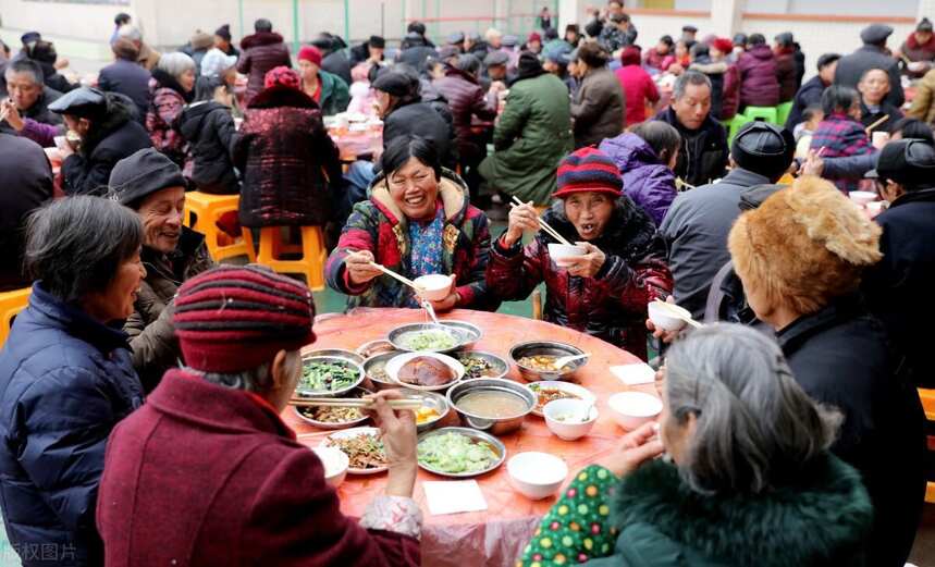 山东男子开办酒席无人到场，村民：给猪娶“媳妇”，半年办了6场