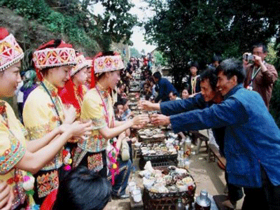 哈尼族的饮酒风俗！