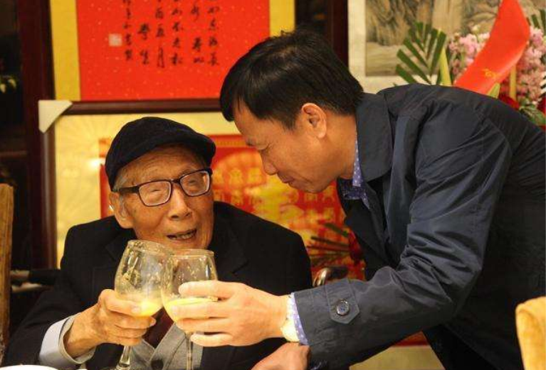 过节回家，不会跟家人敬酒？学学2020年最走心祝酒词，听完都高兴