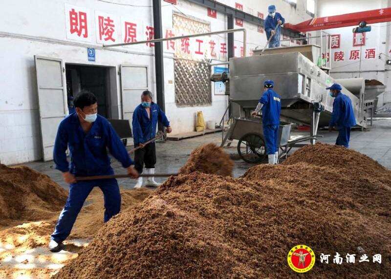 朗陵酒业一天召开两场座谈会