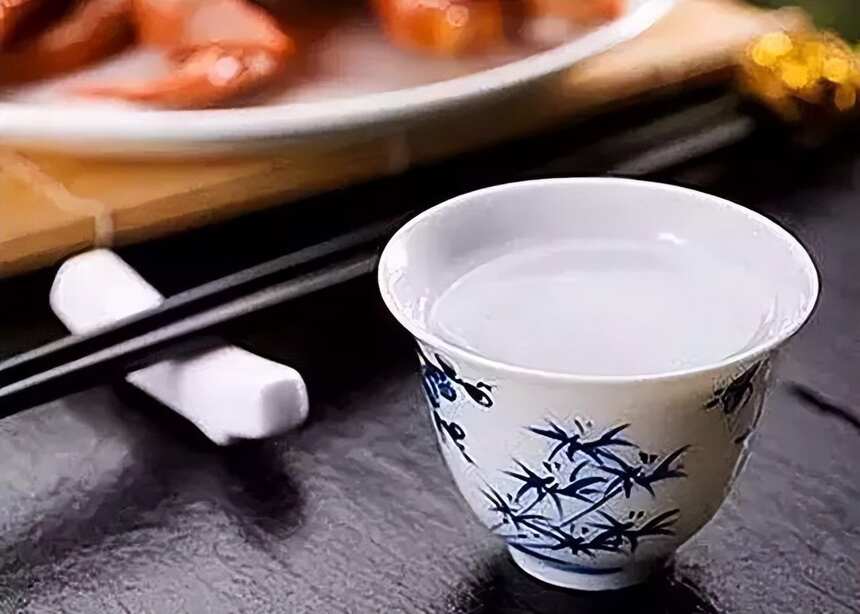 为什么白酒要用小杯子喝？这里面藏有大玄机