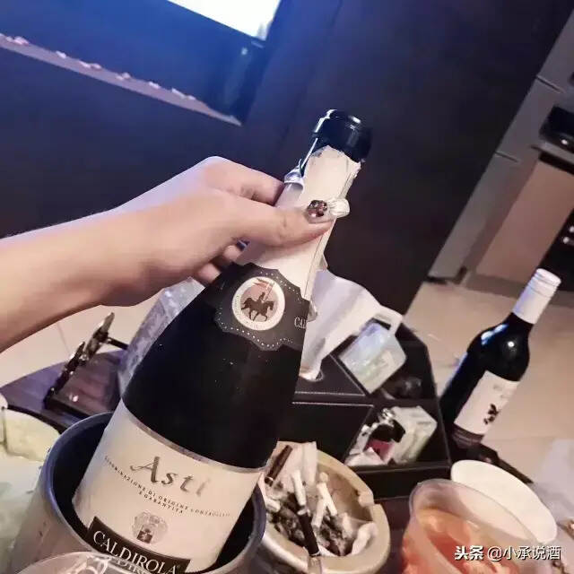 作为一个有品味的“女酒客”，这些起泡酒的知识你应该懂