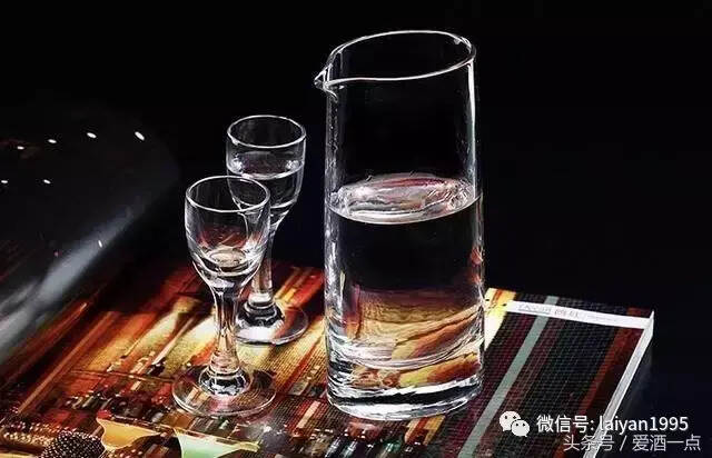 你还在用香精调酒？学会这两种酿酒技术，纯粮白酒也可以提香