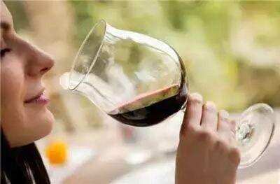 葡萄酒是葡萄酿的，是不是喝葡萄汁更养生呢？