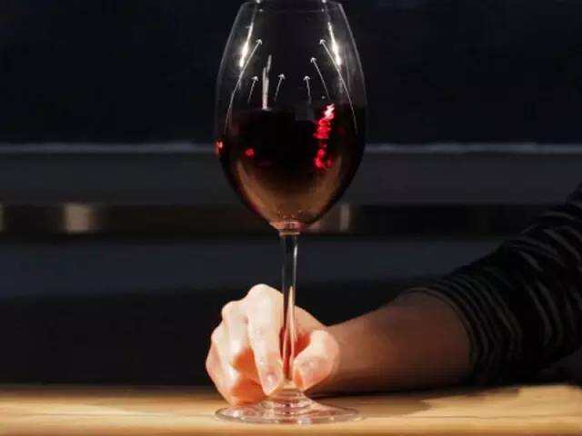 葡萄酒为什么要摇杯?