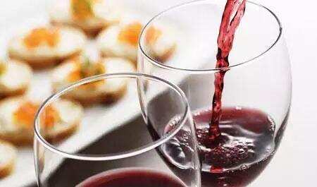 葡萄酒是葡萄酿的，是不是喝葡萄汁更养生呢？