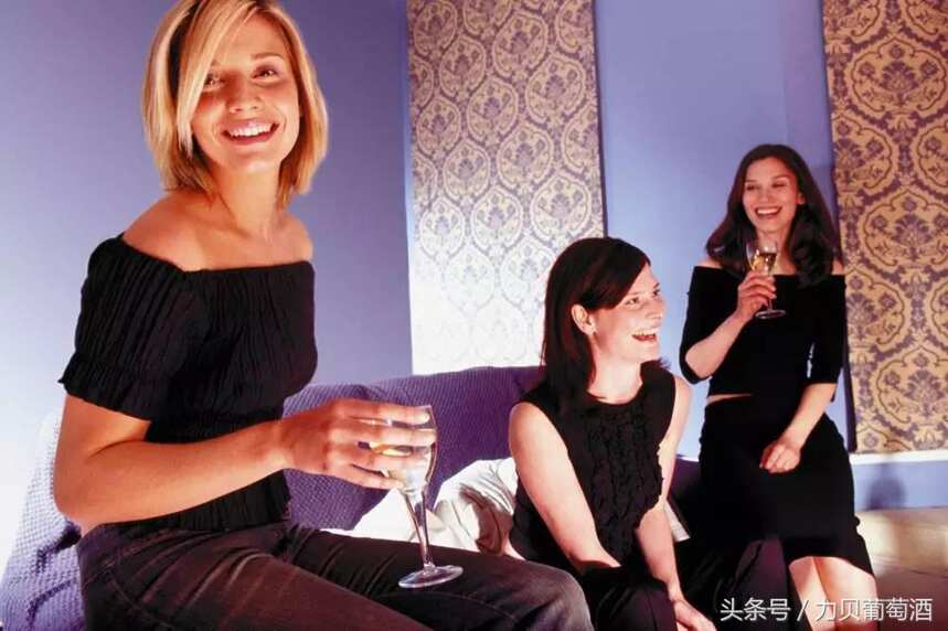 喜欢喝红酒的人更容易“泡妞泡仔”？