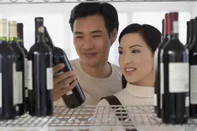 踏入社会的第一杯酒我们该不该喝？