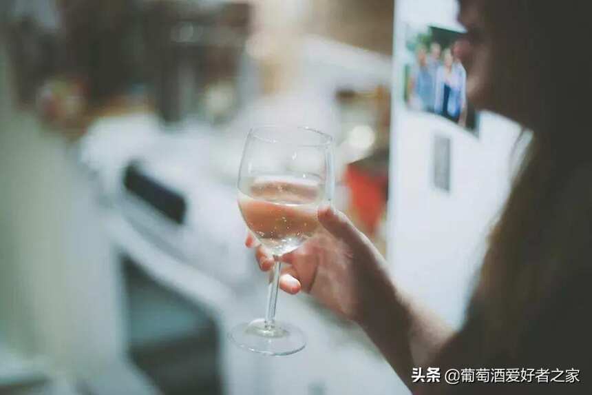 人生如酒，“空杯”才是最高境界