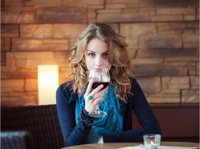 为什么女人都爱喝红酒？