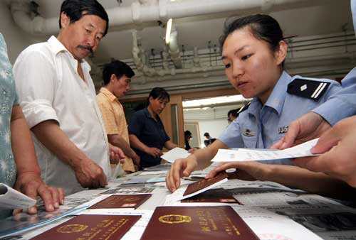 爸爸姓“杨”，妻子一口气生5胞胎，孩子的名字民警都称赞：绝了