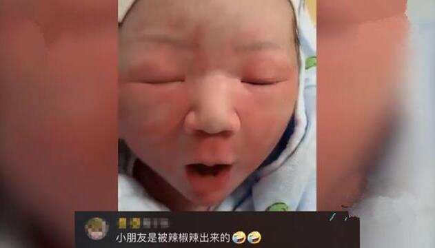 被小龙虾“辣”出来的娃火了！出生后一直吐舌头，宝宝：我太难了