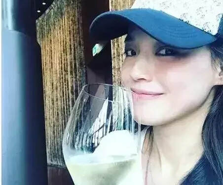 爱葡萄酒的女神，“醉”美丽