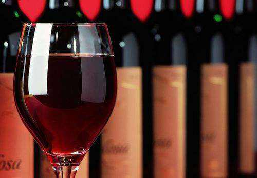 预防葡萄酒给牙齿“染红”的方法
