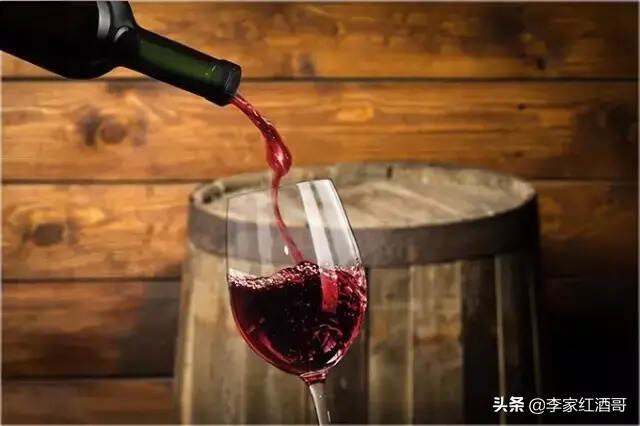 为什么喝葡萄酒不直接咽下去？